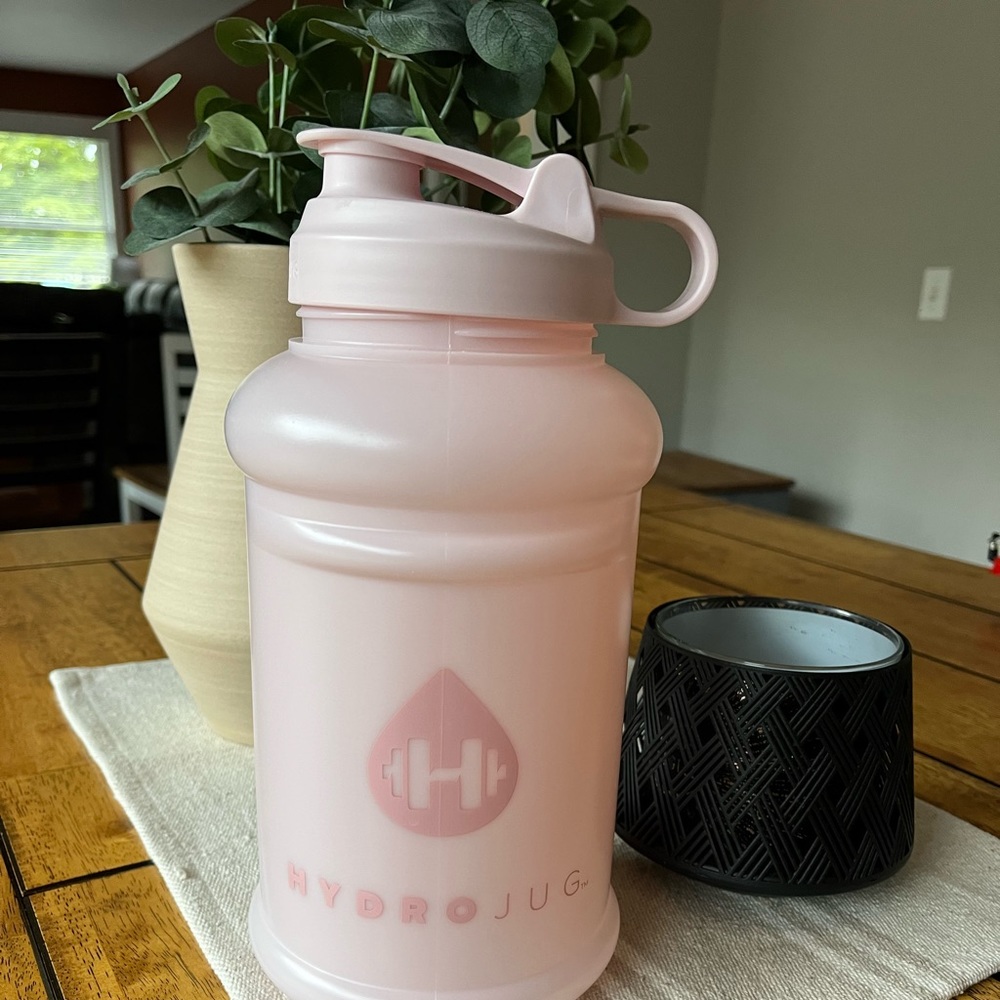 Hydro Jug Pro Half Gallon In Pink Sand